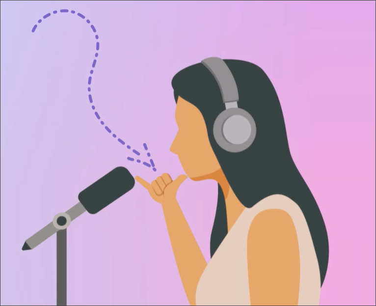 Femme utilisant l’écart entre son pouce et son auriculaire pour évaluer l’éloignement du micro